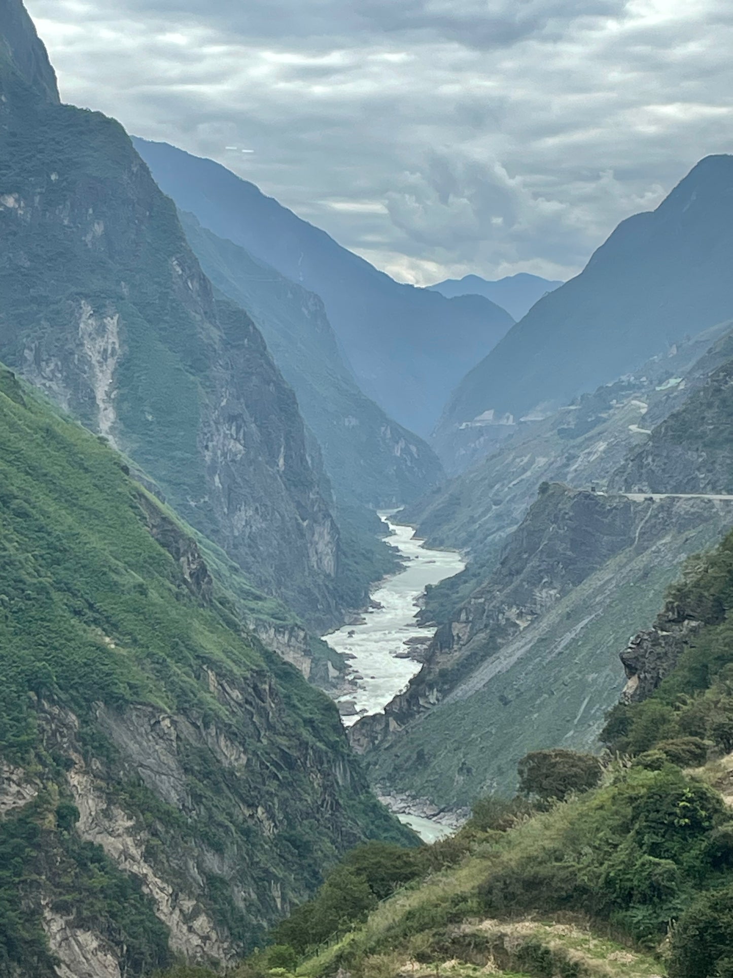 Tiger Leaping Gorge Trekking in the Canyon